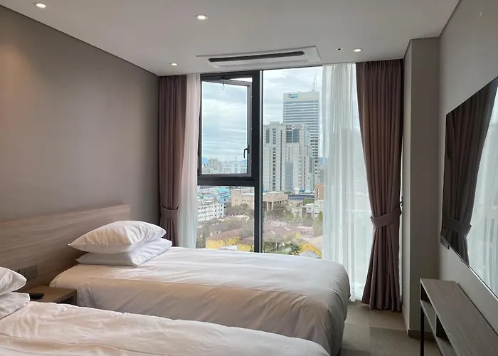 Hotel U5 Hotel *