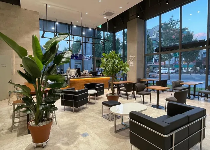 Hotel U5 Hotel *