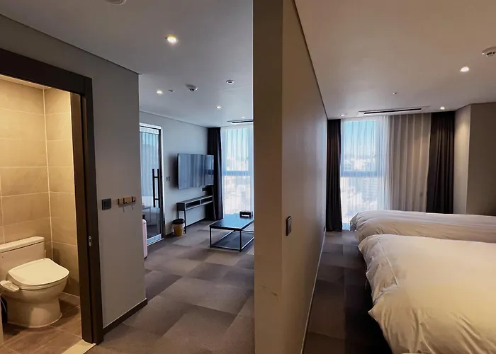 Hotel U5 Hotel *